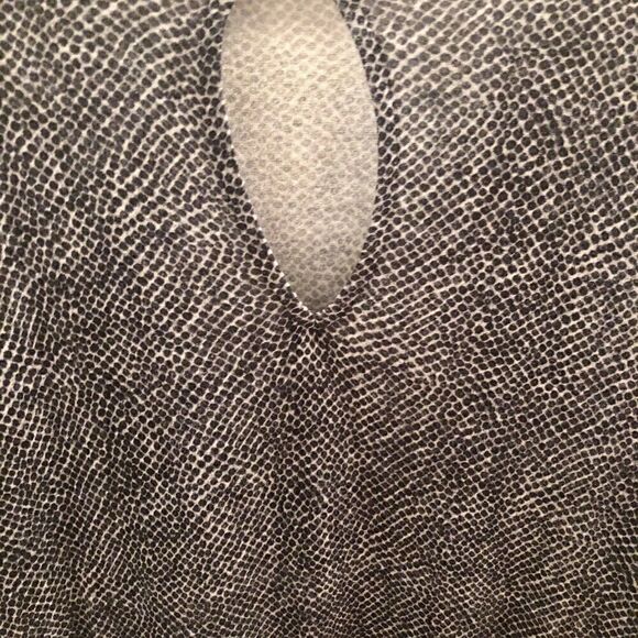 Michael Kors jersey with key hole neckline. M - Picture 3 of 8